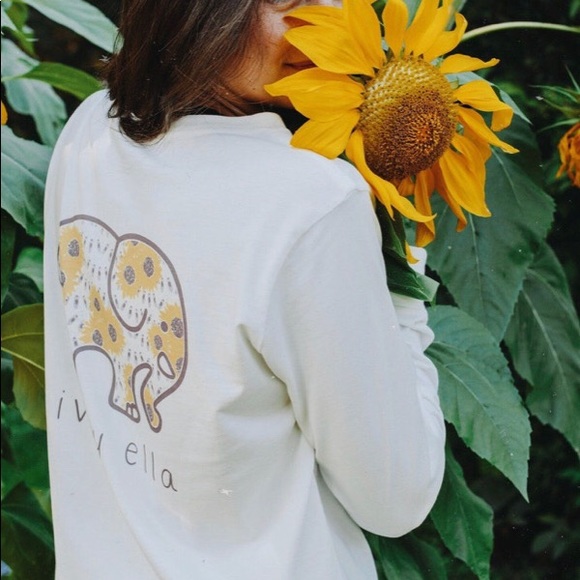 ivory ella Tops - Ivory Ella Brooke Hyland Dancing Sunflower Shirt🌻